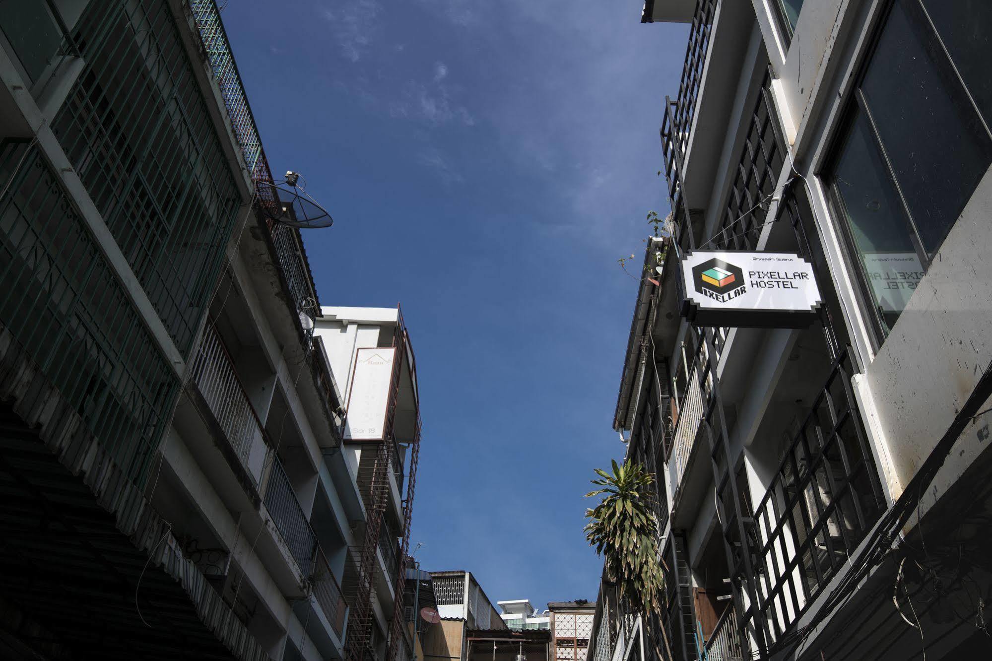 Pixellar Hostel Bangkok Buitenkant foto