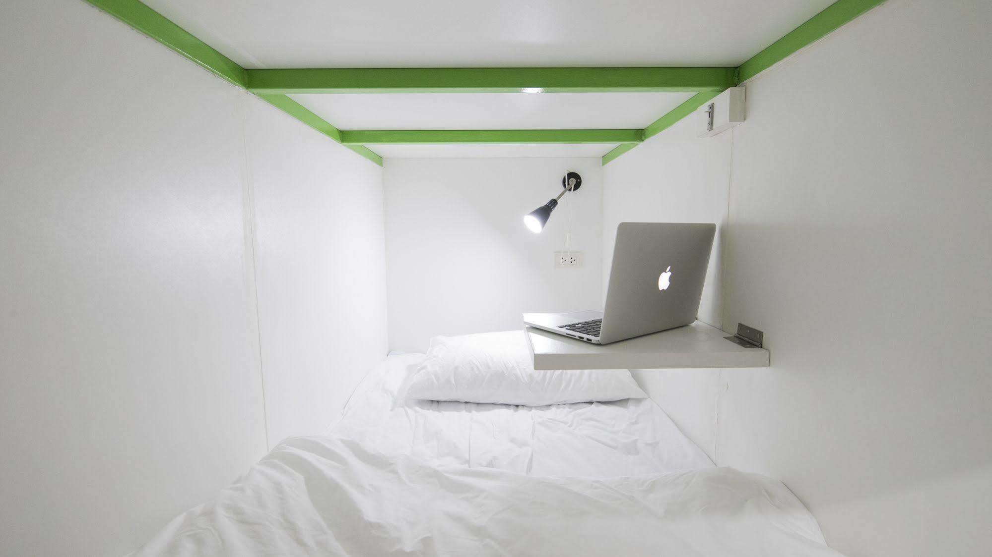 Pixellar Hostel Bangkok Buitenkant foto
