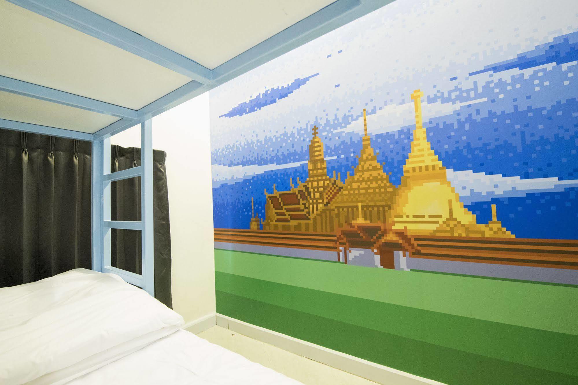 Pixellar Hostel Bangkok Buitenkant foto